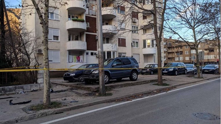 Dvije bombe bačene kraj luksuznih Mercedesa u Mostaru